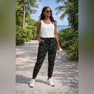 Old Navy Active Camouflage Jogger Pants